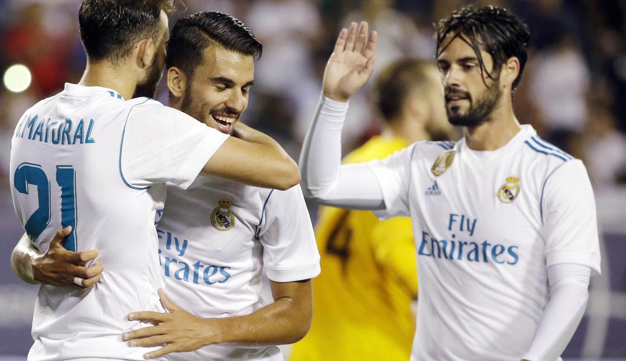 Pemain Real Madrid merayakan gol yang dicetak oleh Borja Mayoral ke gawang MLS All-Star pada laga persahabatan di Soldier Field, Chicago, Kamis (3/8/2017). Real Madrid menang 4-2 atas MLS All-Star melalui adu penalti. (AP/Nam Y. Huh)