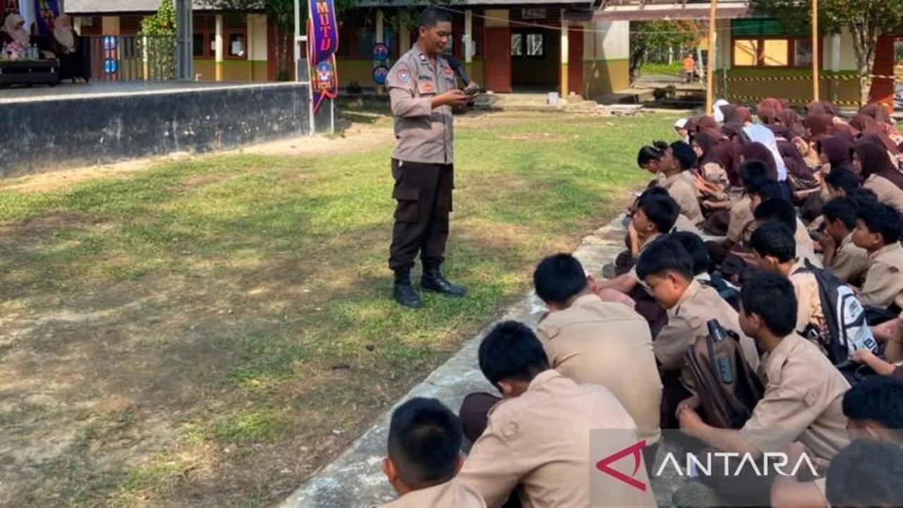 Polres Bangka Barat Gencarkan Sosialisasi untuk Cegah Perundungan di Kalangan Pelajar