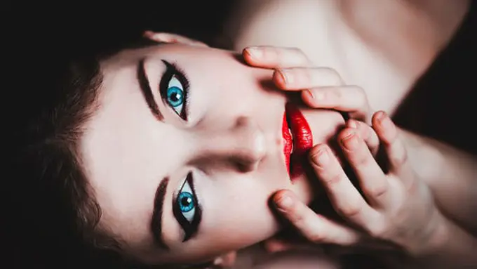 Ilustrasi wajah bermake-up/Pixabat