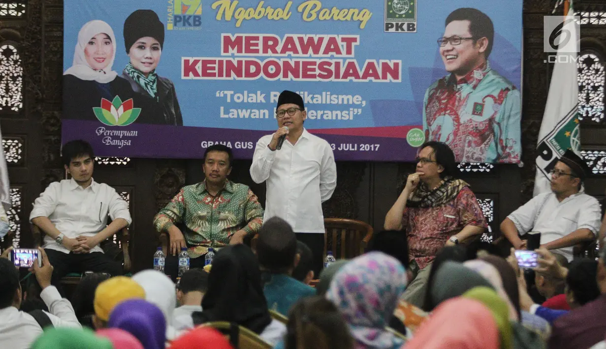 Ketum PKB, Muhaimin Iskandar memberi sambutan saat membuka diskusi di DPP PKB, Jakarta, Minggu (23/7). Diskusi bertemakan "Merawat Keindonesiaan Tolak Radikalisme, Lawan Intoleransi" sekaligus rangkaian Harlah ke-19 PKB. (Liputan6.com/Faizal Fanani)