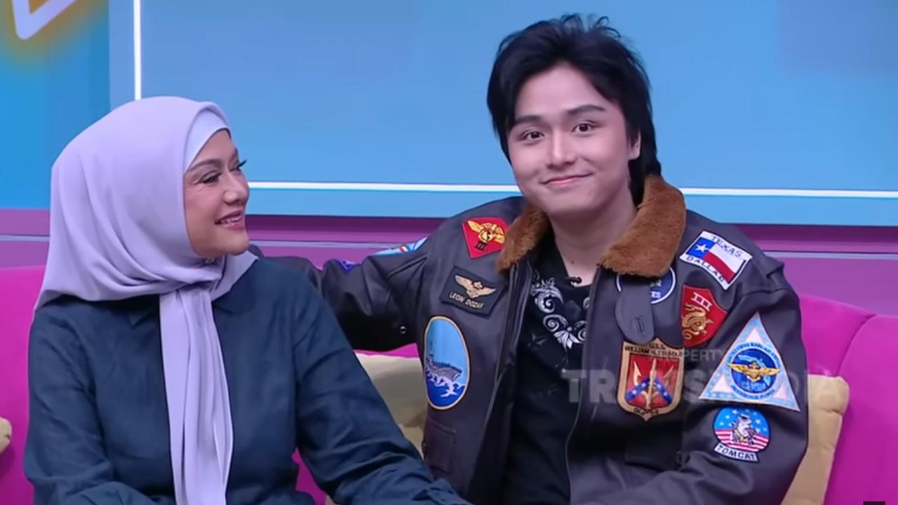Ganteng dan Putih, Leon Dozan Sangat Menyayangi Sang Ibu  'Kapan Lagi Kita Berbakti kepada Ortu