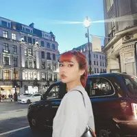 Gaya street style Isyana sawarvati /copyright instagram/ isyanasarasvati