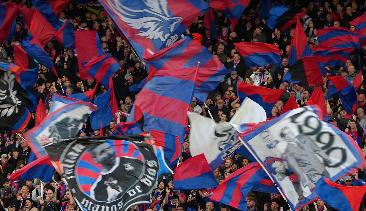 Gol kemenangan Crystal Palace tercipta pada menit ke-52 melalui Ismaila Sarr. Skor 2-1 membuat The Eagles menang dengan agregat 5-2 dan melaju ke babak final Conference League 2025/2026. (AP Photo/Alastair Grant)