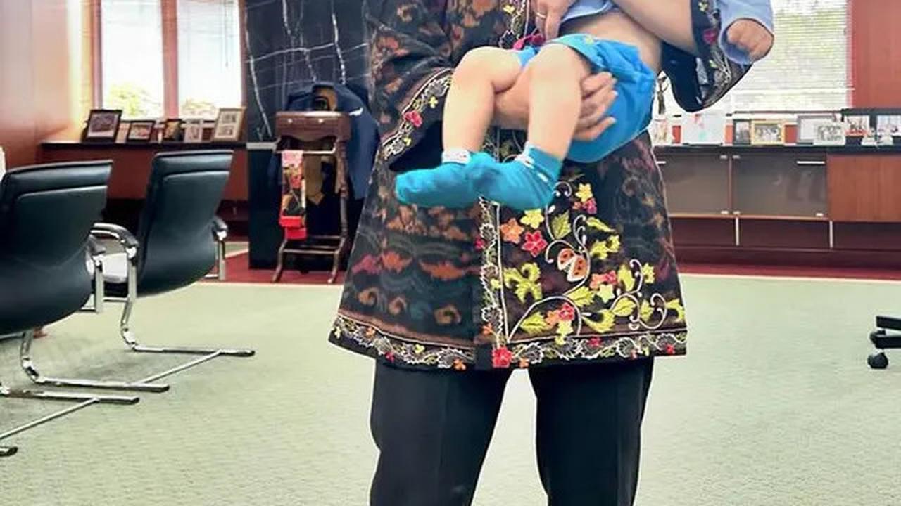 Potret Sri Mulyani Bersama Cucunya