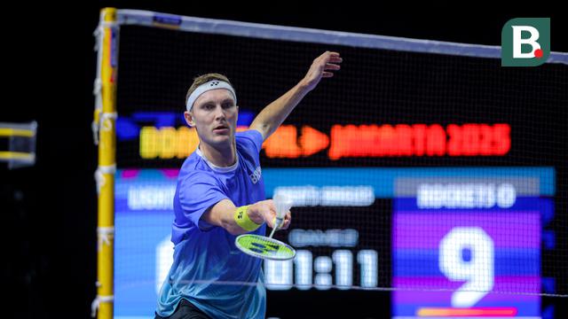 Foto: Viktor Axelsen Tak Berdaya di Tangan Kodai Naraoka dalam Laga Badminton XL 2025