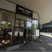 Berlokasi strategis antara Jakarta dan Bandung, The Grand Outlet - East Jakarta, Karawang menawarkan pengalaman belanja mewah berstandar internasional dengan penawaran eksklusif dan diskon hingga 70% setiap hari.  