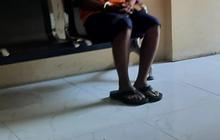 Terduduk Lesu Pakai Baju Tahanan, Pemuda di Pasuruan Ditangkap usai Jual Foto dan Video Porno Anak-Anak