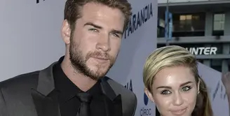 Destiny Hope Cyrus atau lebih dikenal dengan nama panggungnya yaitu,Miley Cyrus. Putri dari seorang musisi terkenal Billy Ray Cyrus. Wanita yang penuh dengan kontroversial ini dikabarkan telah menikah dengan aktor tampan Liam Hemsworth. ( AFP/Bintang.com)