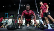 Pemain Timnas Indonesia U-20, Meshaal Hamzah melakukan latihan fisik di GBK Empire Fit Club, Senayan, Jakarta, Rabu (15/05/2024). (Bola.com/Bagaskara Lazuardi)