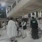 Layanan jasa resmi pendorong kursi roda di Masjidil Haram, Makkah. (Foto: MCH Makkah))