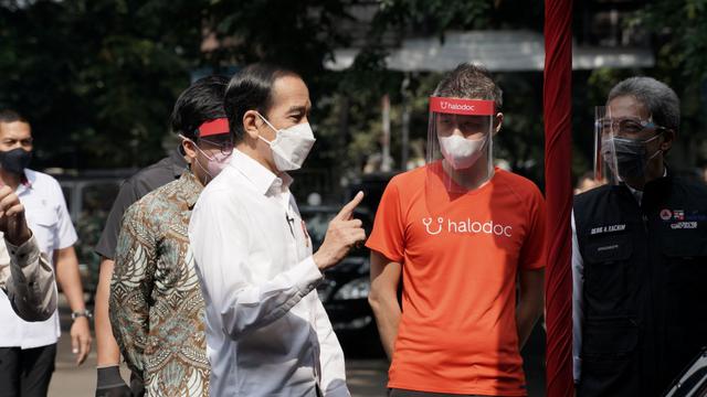 Presiden meninjau Vaksinasi Drive thru Bogor.