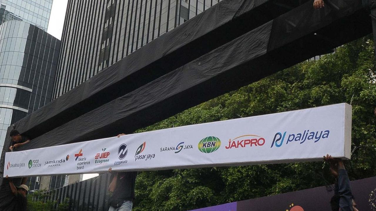 Dalam acara tersebut Pemprov DKI Jakarta menghadirkan 12 panggung hiburan yang tersebar di kawasan Sudirman-Thamrin.