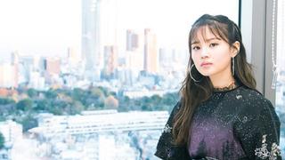 Penyanyi bertubuh mungil ini terlihat eksis dengan dandanan super cute. (Sumber foto: leehi_hi/instagram)