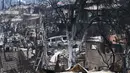Rumah-rumah dan kendaraan yang terbakar terlihat setelah kebakaran hutan di Quilpue, Vina del Mar, Chili, pada tanggal 4 Februari 2024. (RODRIGO ARANGUA/AFP)