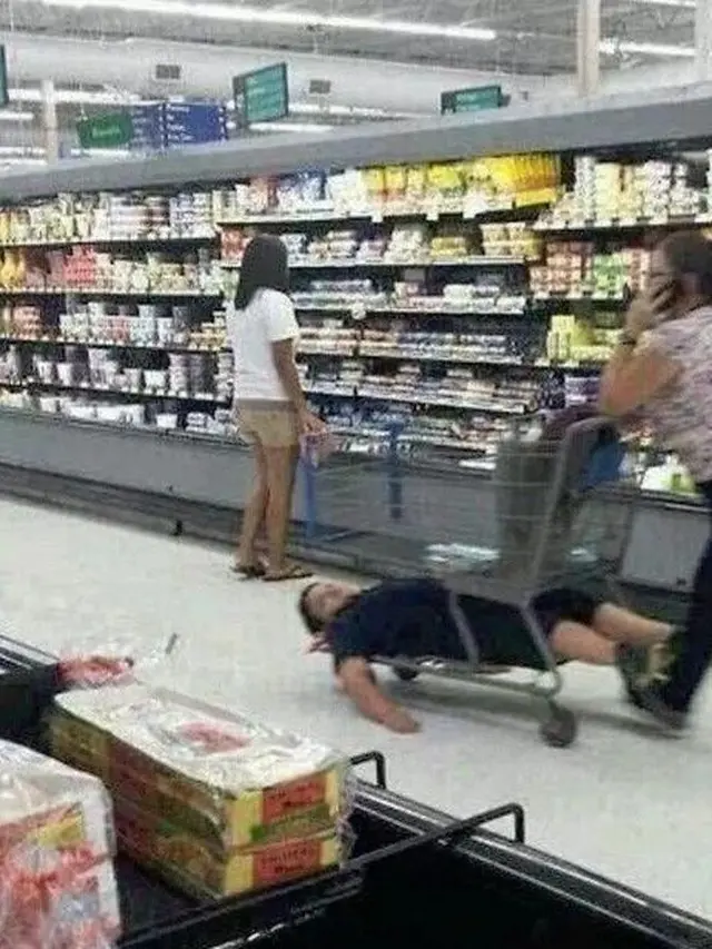 6 Kelakuan Absurd Belanja Pakai Troli Ini Bikin Tepuk Jidat