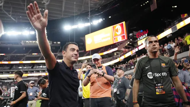Foto: Momen Pemain Barcelona Beramah Tamah dengan Fans Usai Taklukkan Melawan AC Milan di Laga Pramusim