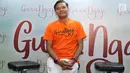 Aktor Donny Damara berpose usai memberi keterangan pers film terbarunya yang berjudul Guru Ngajidi Jakarta, Rabu (14/3). Film ini bercerita tentang keikhlasan, kejujuran, dan toleransi dari kehidupan seorang guru ngaji. (Liputan6.com/Immanuel Antonius)