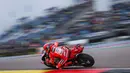 Pria Spanyol itu menjadi yang tercepat pada sesi Kualifikasi 2 yang digelar di Sirkuit Sachsenring, Sabtu (12/7/2025) sore WIB. Tampak dalam foto, pembalap MotoGP asal Spanyol dari Ducati Lenovo Team, Marc Marquez saat sesi latihan Grand Prix motor MotoGP Jerman di di Sirkuit Sachsenring, Hohenstein-Ernstthal, Chemnitz, Jerman, 12 Juli 2025. (Ronny Hartmann/AFP)
