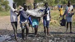 Lebih dari 40.000 orang - sebagian besar warga Sudan Selatan - telah menyeberangi perbatasan sejak Sudan dilanda konflik hampir sebulan yang lalu. (AP Photo/Sam Mednick)