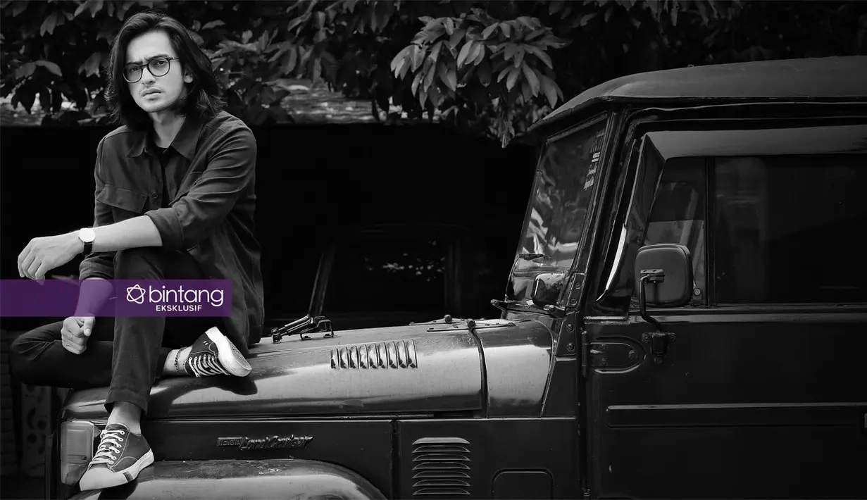 Pemeran pendatang baru Omar Daniel masih tetap rendah diri. Meski beberapa sinetronnya mampu menarik perhatian publik. Yang tentunya berimbas dengan kepopulerannya. (Adrian Putra/Bintang.com)