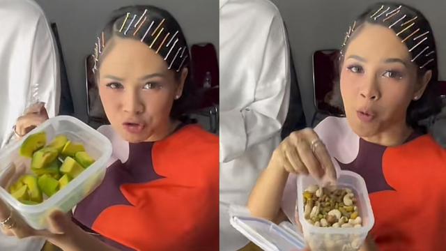 Andien Aisyah memperlihatkan isi kotak bekalnya yang terdiri dari camilan sehat