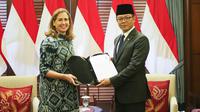 Kepala Perwakilan UNDP Indonesia yang baru, Sara Ferrer Olivella, menyerahkan surat kepercayaannya kepada Menteri Luar Negeri Republik Indonesia Sugiono pada Selasa (9/9/2025). Penyerahan ini secara resmi menandai dimulainya tugas Sara Ferrer Olivella di Indonesia untuk memimpin program pembangunan PBB. (Dok. UNDP Indonesia)