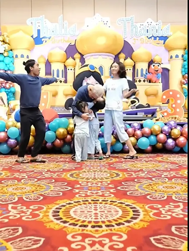 [Fimela] Ultah Thania dan Thalita