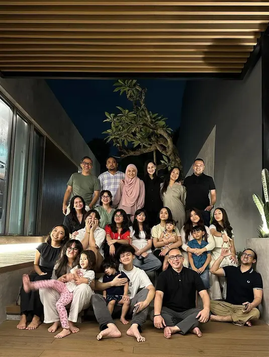 Nola B3, Meisya Siregar, Ersa Mayori, Novita Angie, dan Mona Ratuliu kumpul bareng. [Foto: Instagram/ersamayori]