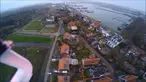 Dua orang pemuda memamerkan kala pertama mereka menggunakan pesawat drone mereka yang berjenis DJI Phantom 2.