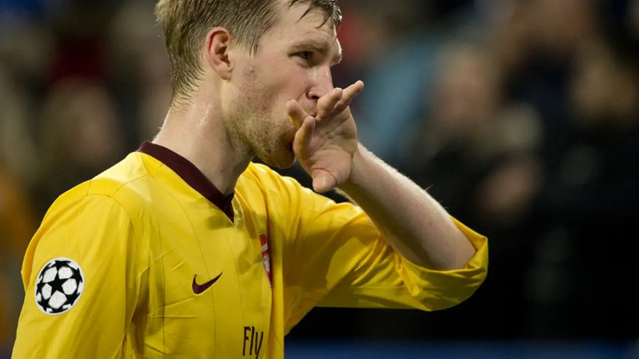 Mertesacker Yakin Pemain Muda Arsenal Bakal Berkembang (udah)