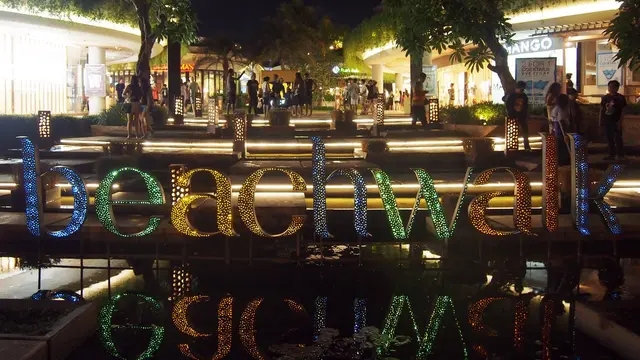 Kuta beach Walk