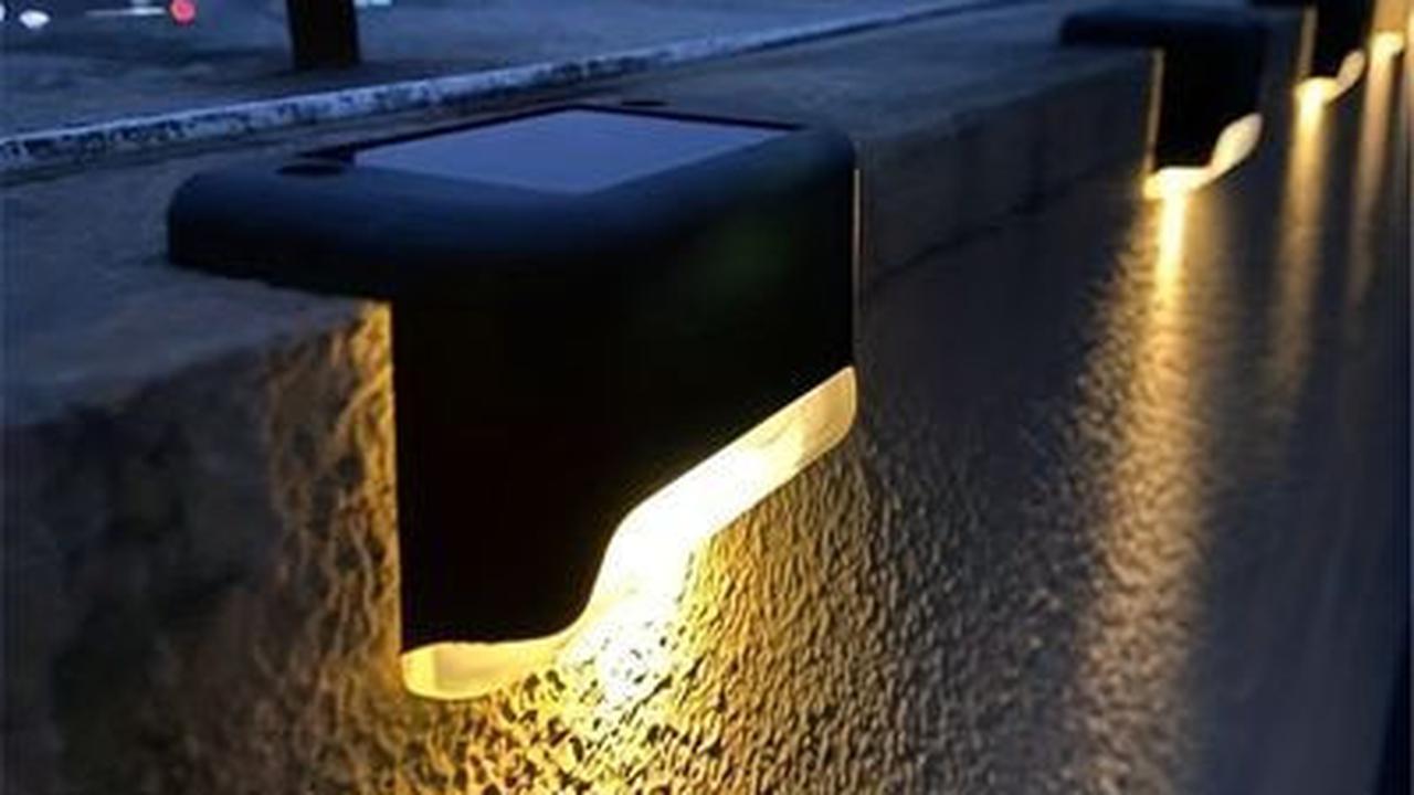 Lampu pagar panel surya
