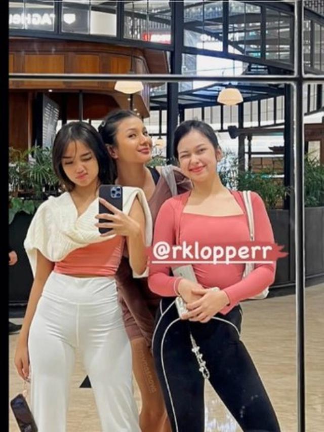 Potret Kebersamaan Fuji dan Rebecca Klopper