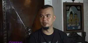 Ketiga anak lelaki Ahmad Dhani sering memperlihatkan keinginan agar orangtua mereka kembali bersama. Dipertanyakan apakah Dhani ingin rujuk dengan Maia Estianty, seperti ini jawabannya.