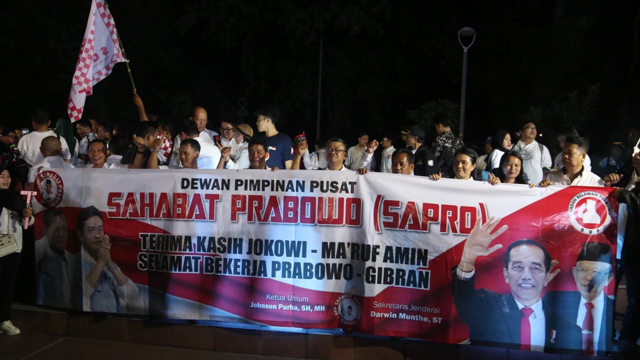 Relawan Prabowo-Gibran gelar tasyakuran dan doa bersama di Tugu Proklamasi
