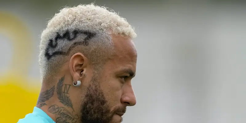 Gaya Neymar Bikin Tato Batman di Kepala