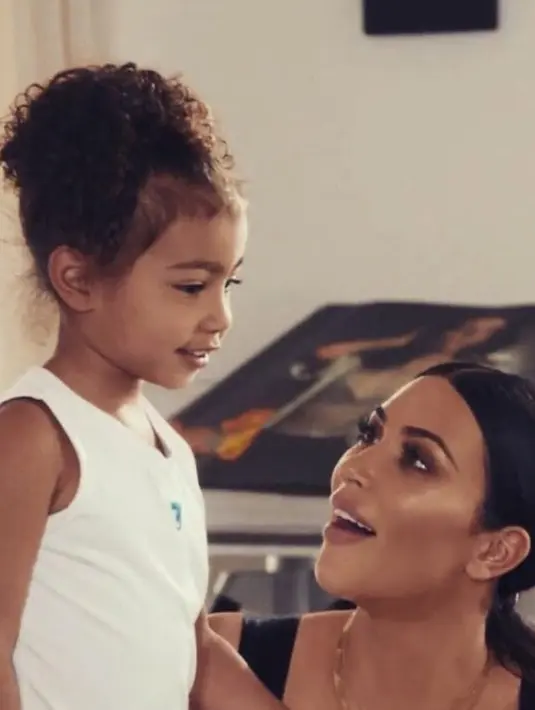 "Aku benar-benar sangat menjaga hidupku ketika miliki anak," - Kim Kardashian. (instagram/kimkardashian)