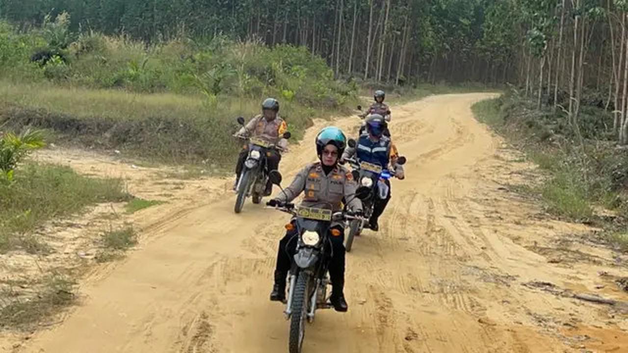 Bersepeda Motor, Polwan Kampar Tempuh 40 Kilometer Sosialisasikan Pilkada Damai ke Pedesaan