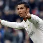 1. Cristiano Ronaldo (Real Madrid), keduanya pernah bekerja sama dan meraih sukses di Madrid. CR7 dikabarkan berniat meninggalkan Los Blancos dan kemungkinan kehadiran Mou di MU akan membuatnya pulang ke Manchester. (AFP/Miguel Riopa)