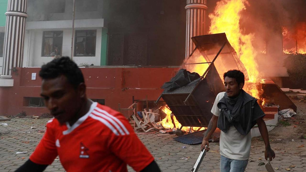FOTO: Nepal Cabut Larangan Media Sosial Usai Protes Gen-Z, 19 Orang Tewas