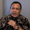Ketua nonaktif KPK Firli Bahuri menyampaikan keterangan di salah satu cafe di Jakarta Timur, Selasa (19/12/2023). Keterangan tersebut berkaitan dengan putusan praperadilan terkait penetapan tersangka dirinya dalam kasus dugaan pemerasan mantan Menteri Pertanian Syahrul Yasin Limpo (SYL). (Liputan6.com/Herman Zakharia)