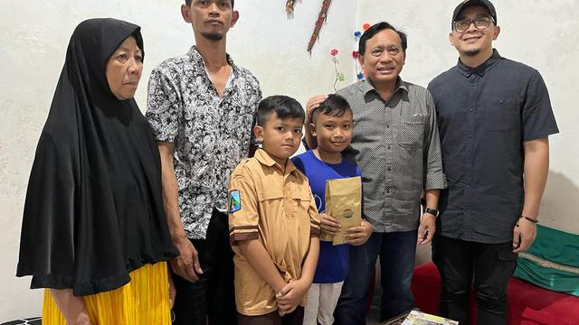 Indosiar membagikan talih asih simpati kepada korban tragedi Kanjuruhan di Malang. (Istimewa)