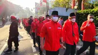 Partai Demokrasi Indonesia Perjuangan (PDIP) bertolak menuju Kantor Komisi Pemilihan Umum atau KPU. (Foto: Dokumentasi PDIP).