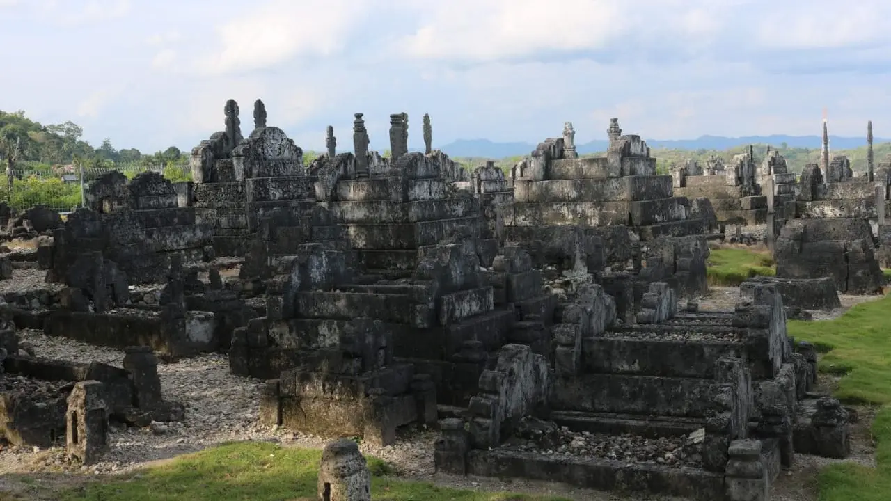 6 Fakta Menarik Kabupaten Majene yang Miliki Kompleks Pemakaman Raja dari Batu Karang