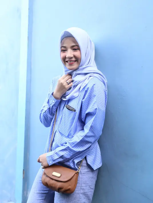 "Kita sama-sama ngingetin sih. Aku biasanya ngingetin Desta juga, ya sebenarnya lebih ke pergaulan juga," ucap Natasha. (Nurwahyunan/Bintang.com)