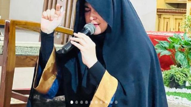 Umi Yuni, ibunda Alvin Faiz (Foto: Instagram/@umi_yuni_syahla_aceh)