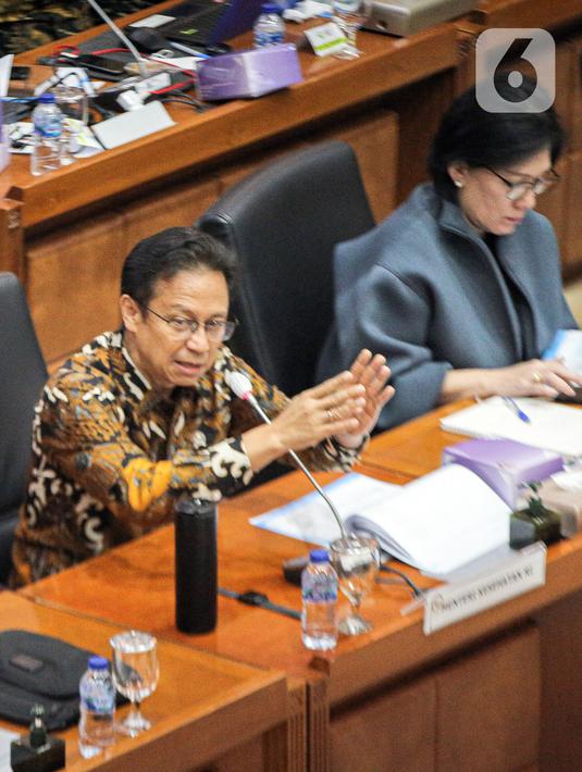 Menteri Kesehatan RI Budi Gunadi Sadikin (kiri) rapat kerja dengan Komisi IX DPR di Gedung Parlemen, Jakarta, Rabu (8/2/2023). Rapat membahas penjelasan strategi percepatan pelaksanaan transformasi kesehatan tahun 2023, strategi percepatan penanganan penyakit tidak menular dan penyakit menular dan pemenuhan tenaga dokter spesialis melalui program Academic Health System (AHS) serta peta jalan lintas sektoral terkait kemandirian obat dan alat kesehatan dalam negeri. (Liputan6.com/Faizal Fanani)