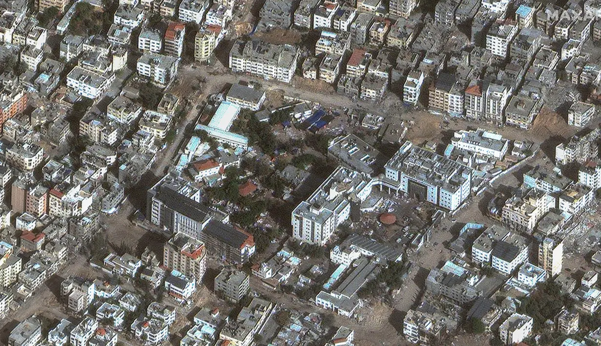 Citra satelit yang disediakan oleh Maxar Technologies menunjukkan Rumah Sakit Al-Shifa di Kota Gaza, 26 November 2023. Gencatan senjata antara Israel dan Hamas dimulai sejak Jumat, 24 November 2023. (Satellite image ©2023 Maxar Technologies via AP)