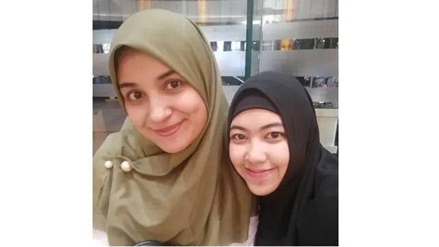 Potret Shireen Sungkar dan ibu tirinya, keduanya terlihat begitu akrab.