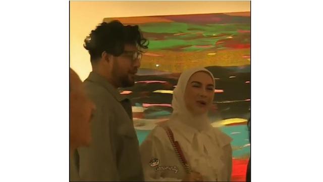 6 Potret Mesra Irish Bella dan Ammar Zoni di Pameran Lukisan, Patahkan Isu Cerai